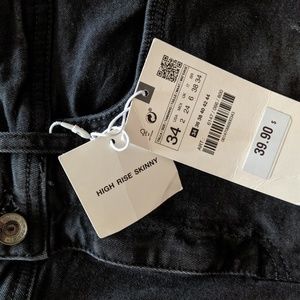 New with tags: Zara black high rise skinny jeans